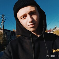Валя, 19