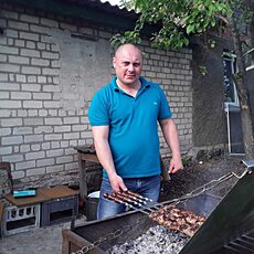 Яша, 40