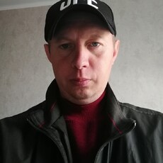 Юра, 33