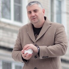 Толя, 44